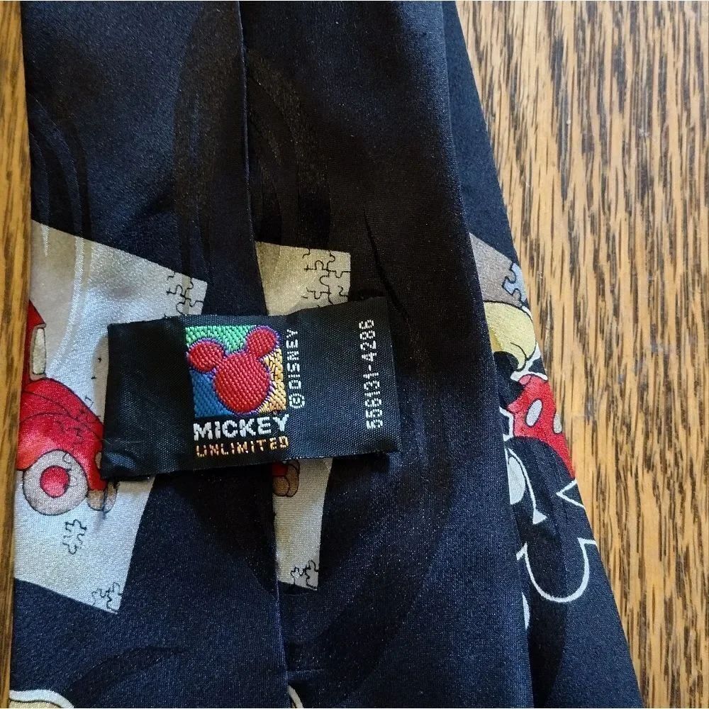 Disney tie - Picture 2 of 3